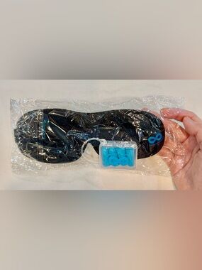 😴💤🛏️ Black Sleep Mask with Blue Earplugs Set_NWT 🛏️💤😴